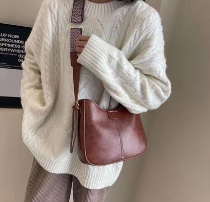 New Women's Bag Trendy Fashion Crossbody Bags Retro Wide-Strap Shoulder Bucket Bags in Style Wholesale Customizable LOGO