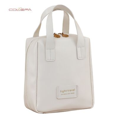 Sac cosmétique portatif en PU à grande capacité imperméable à l'eau Premium Voyage Organizer de maquillage portable Toilettes Cosmétiques Sacoche en gros