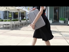 l'ordinateur portable portent le sac